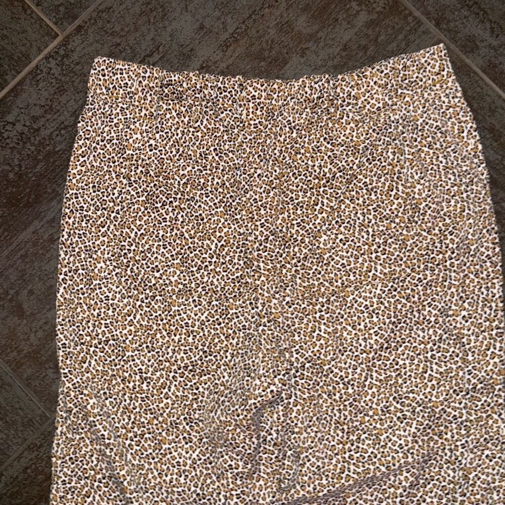Banana Republic Women’s Leopard print Tencil Pant - Picture 6 of 8